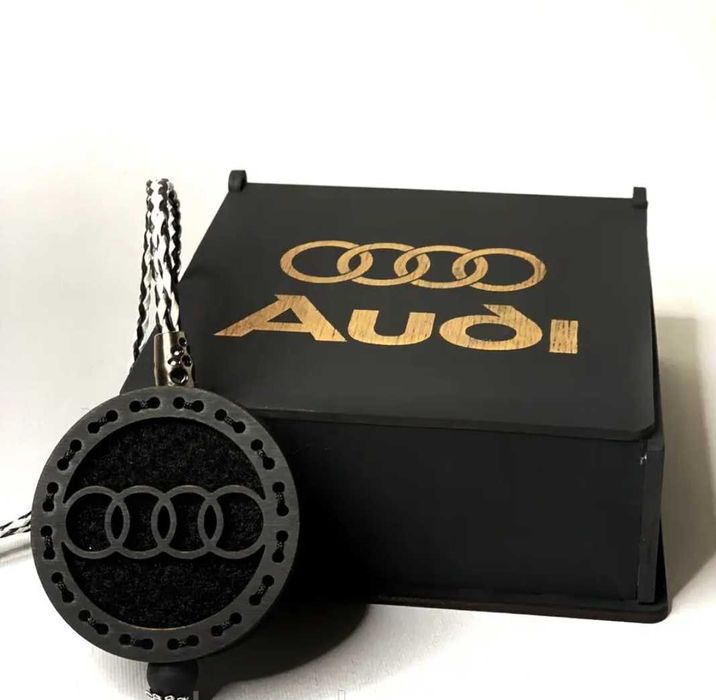 Ароматизатор в авто аромопідвіска пахучка запах подарунок Audi дерево