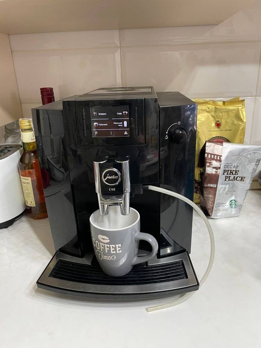 Автоматична кавомашина Jura E60. Кавоварка для капучіно.