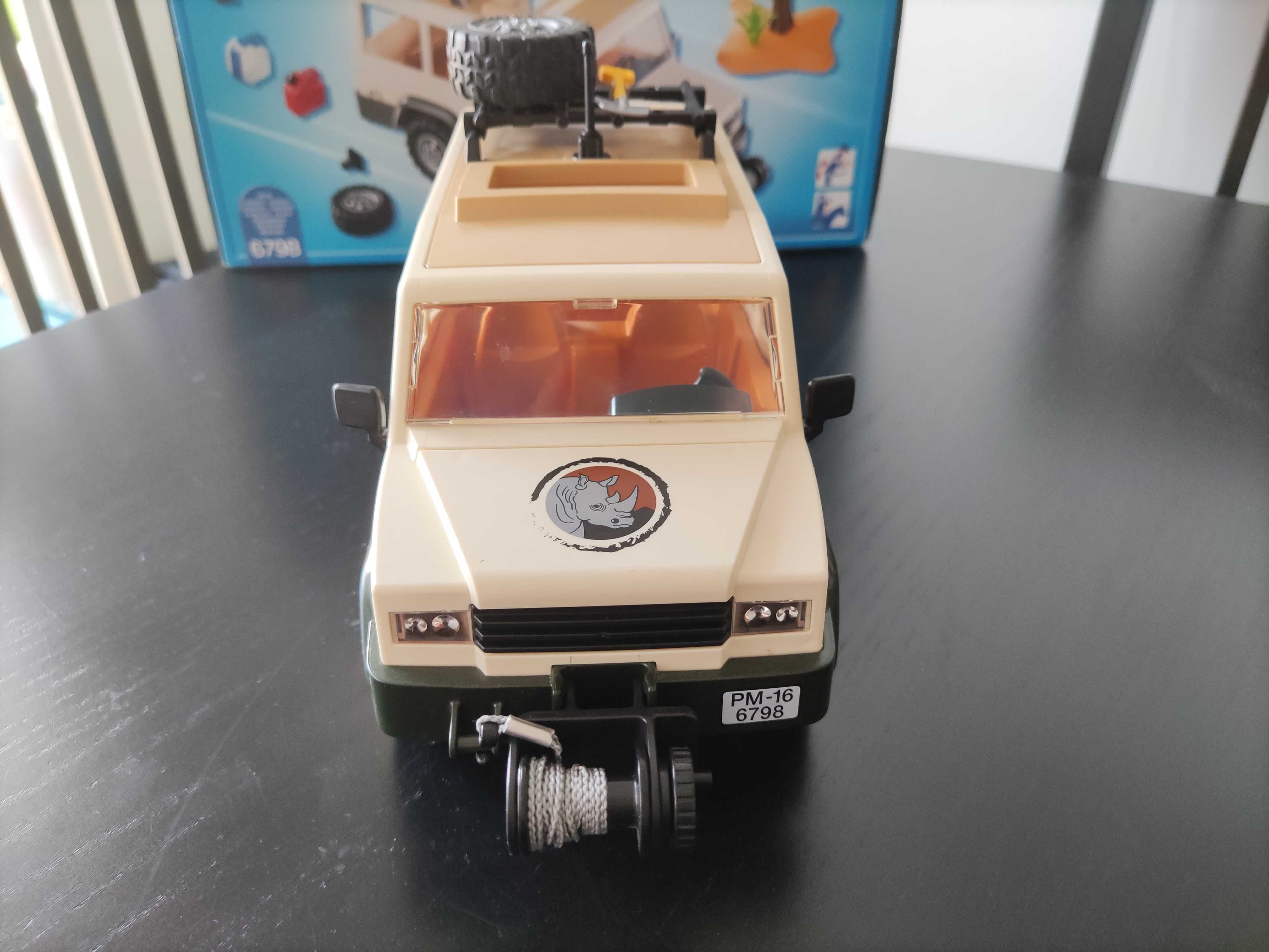 PLAYMOBIL Wild Life 6798 Samochód terenowy z wyciągarką