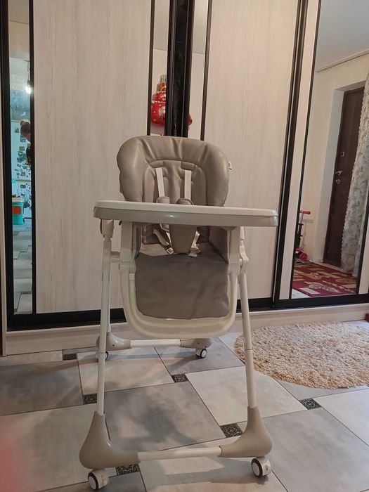 Продам дитяче крісло для годування Toti