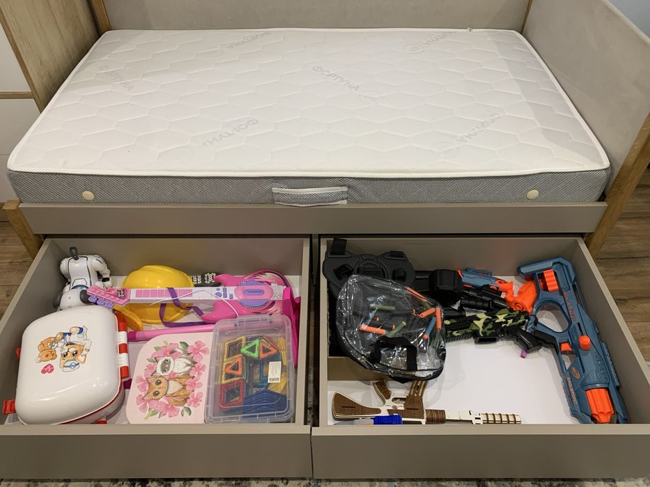 Дитяче ліжко з матрасом