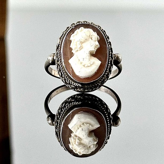 Srebrny pierścionek z Kameą z ok. 1860 roku Napoleona II, próby 800