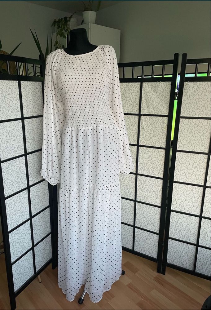 Biała sukienka maxi w groszki falbanki 58 9xl 56 8xl boohoo