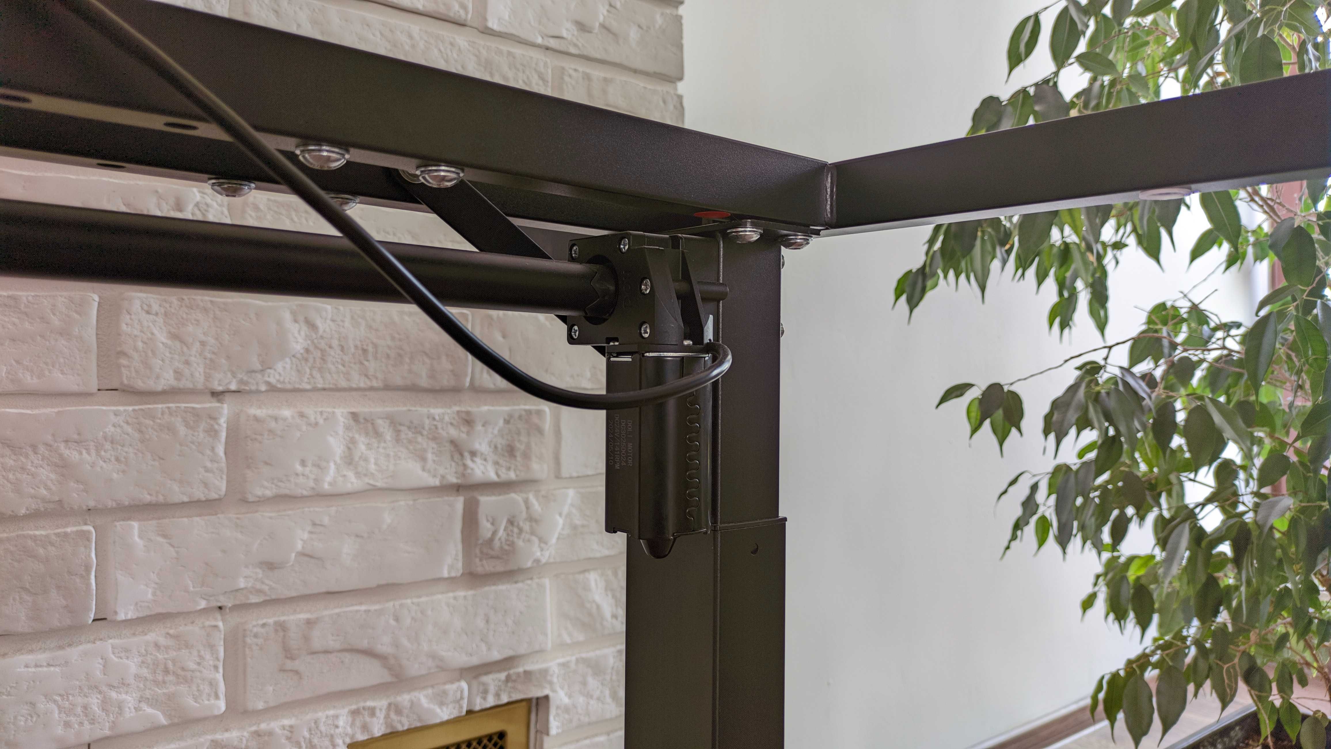 Stelaż do biurka regulowany z elektryczną regulacją wysokości 72-120cm