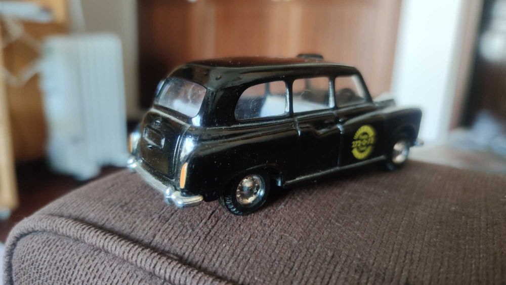 Austin FX4 London Taxi  1:38