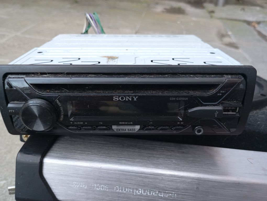 Subwoofer MTX że wzmacniaczem i radiem Sony