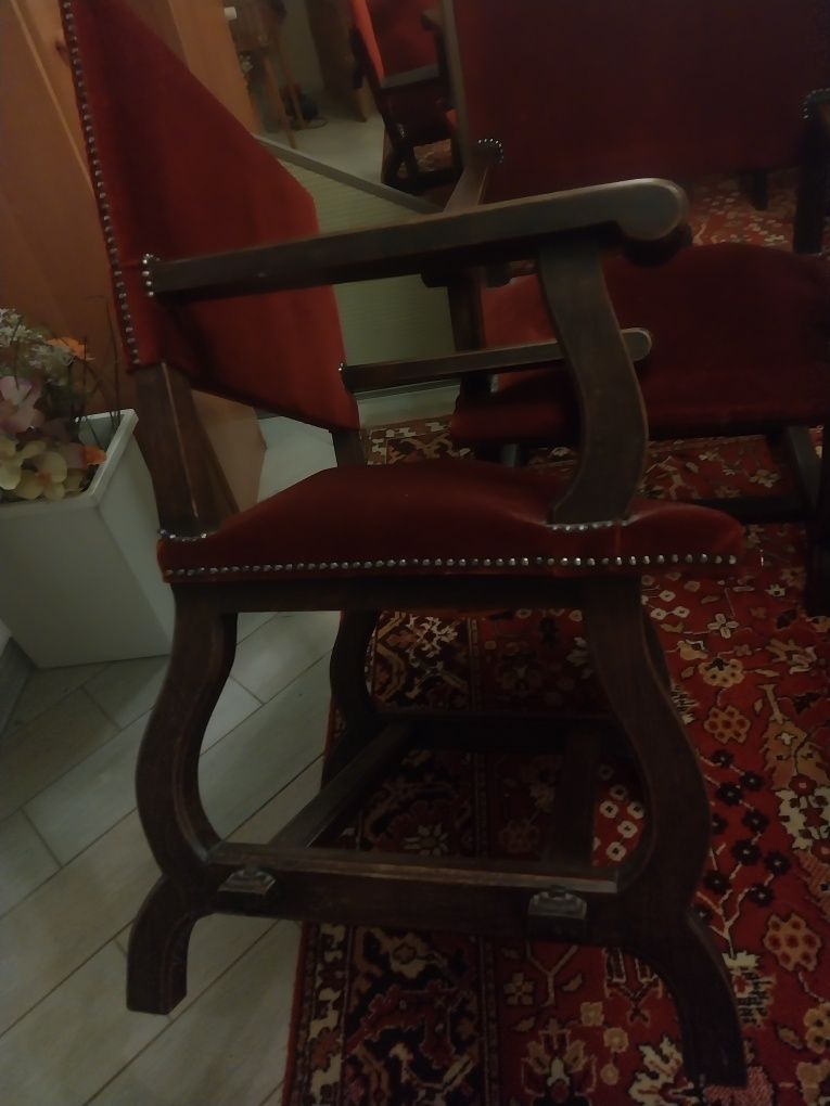 Krzesła typu fotel