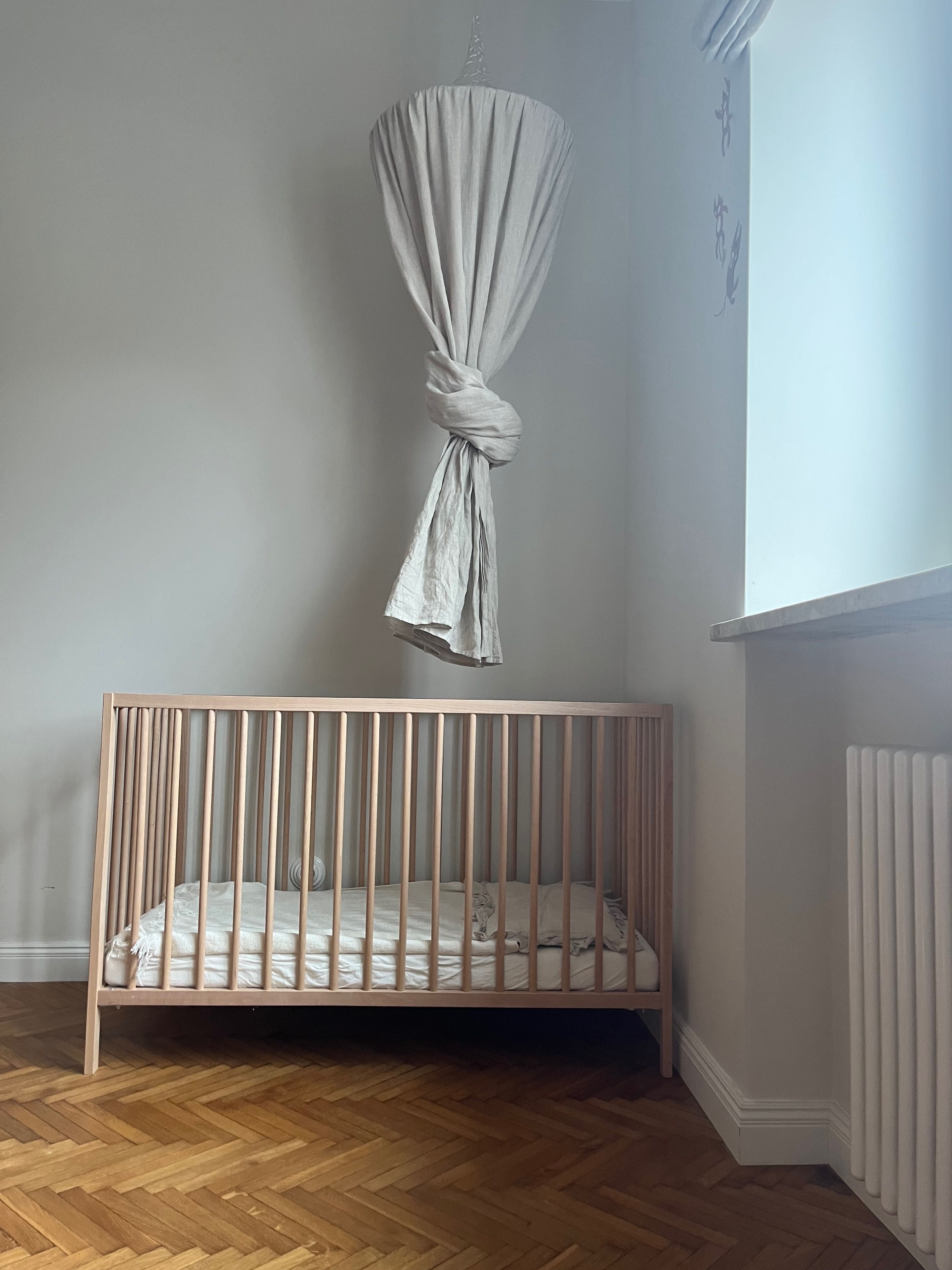łóżeczko drewniane dla niemowląt 120x60 Ikea dwupoziomowe sniglar