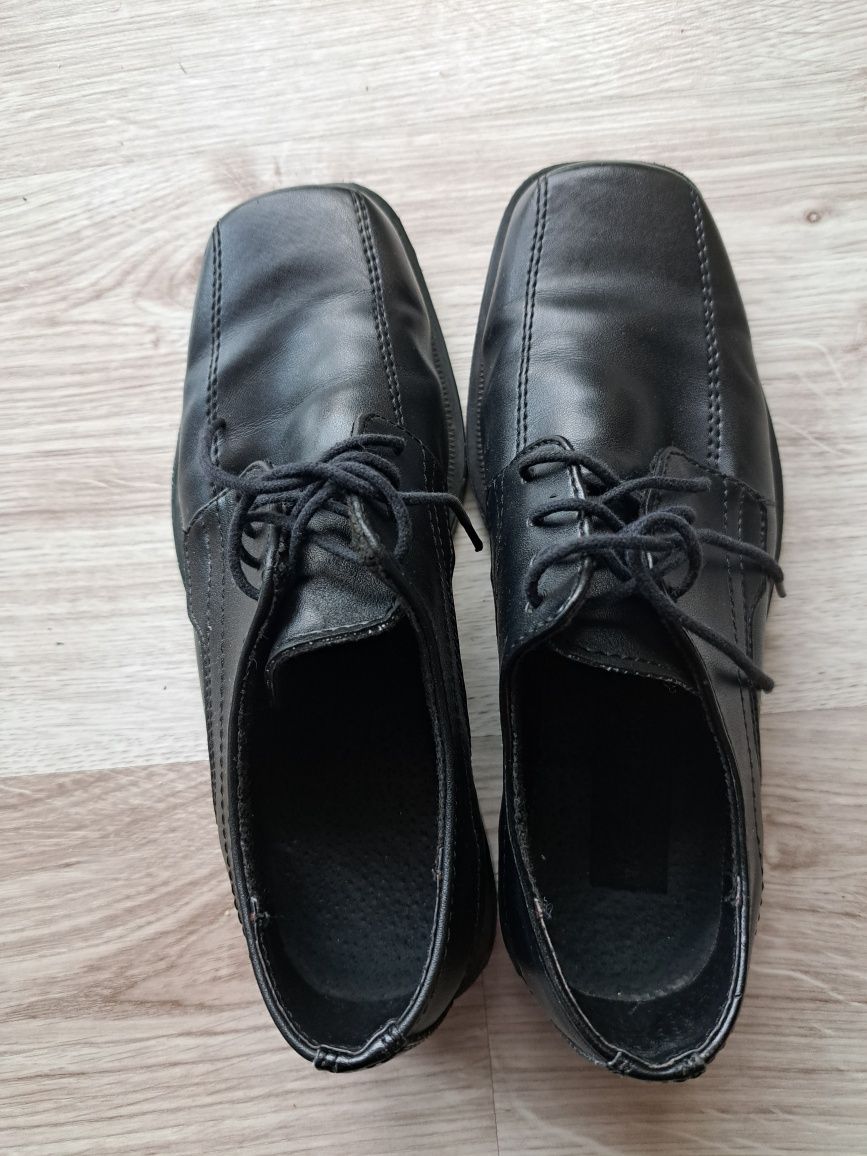 Sprzedam używane buty do garnituru rozmiar 33