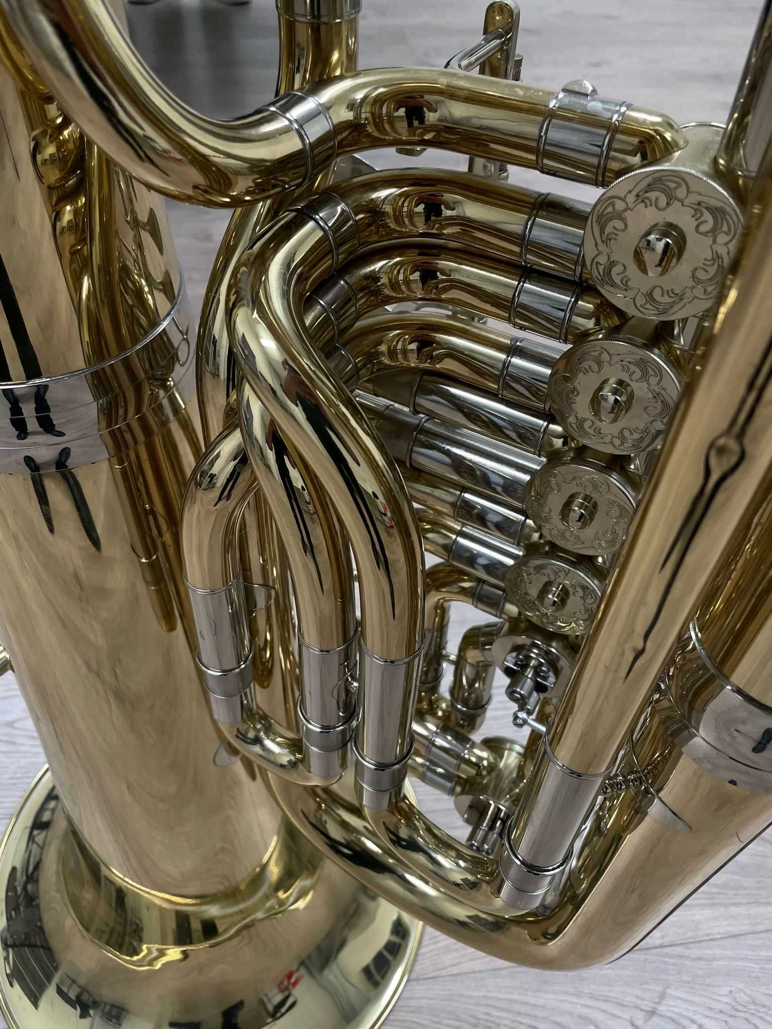 Tuba Thomann em Fá