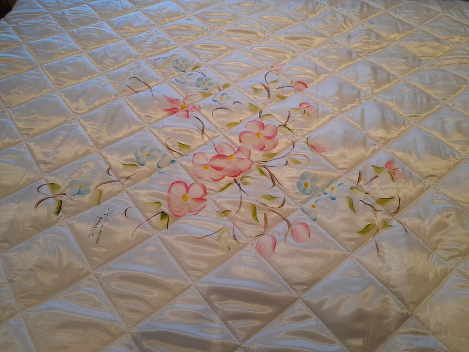 Colcha para cama de casal dá para um colchão de 1m40cm por 2m