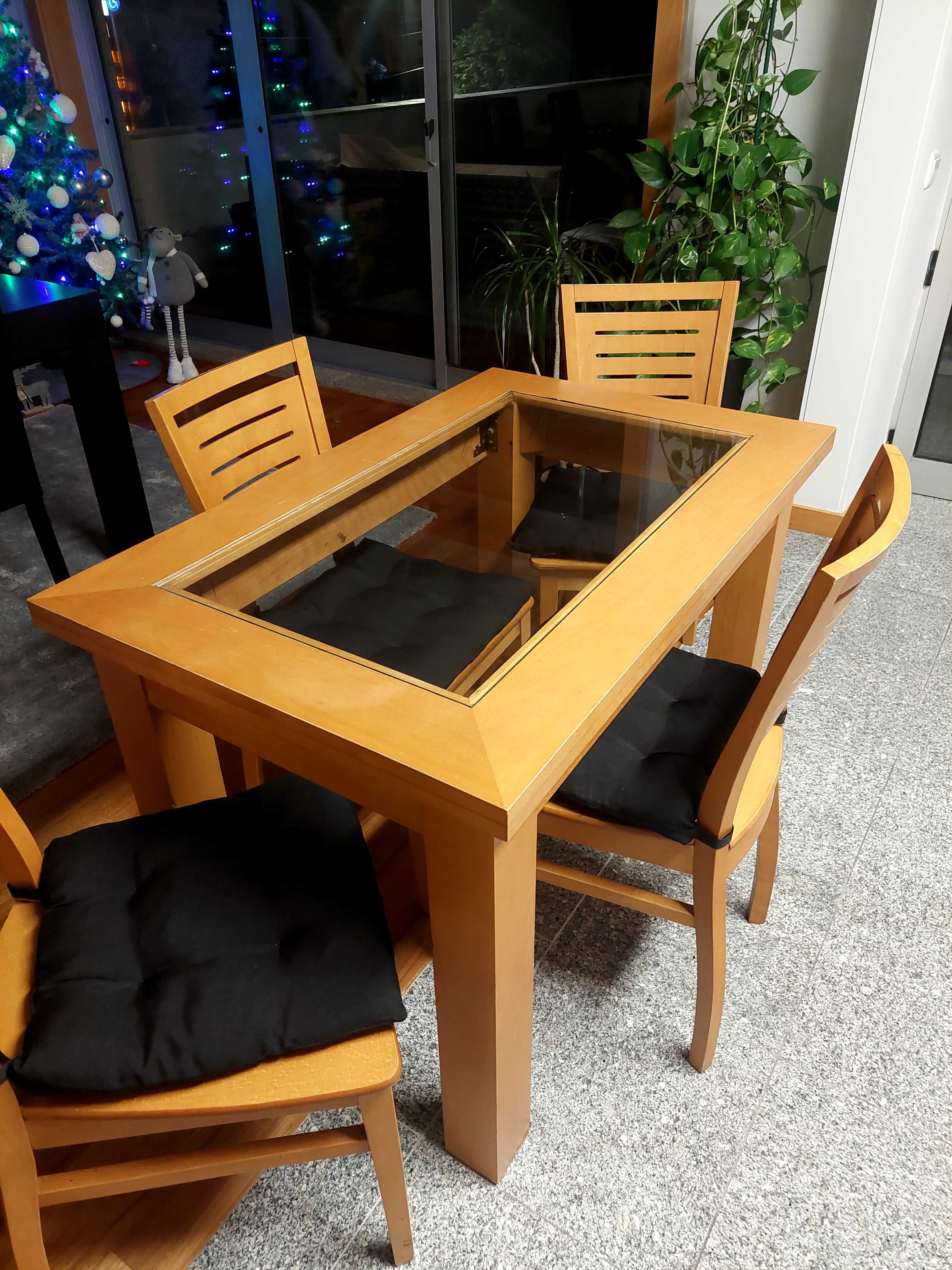 Mesa de cozinha em madeira maciça