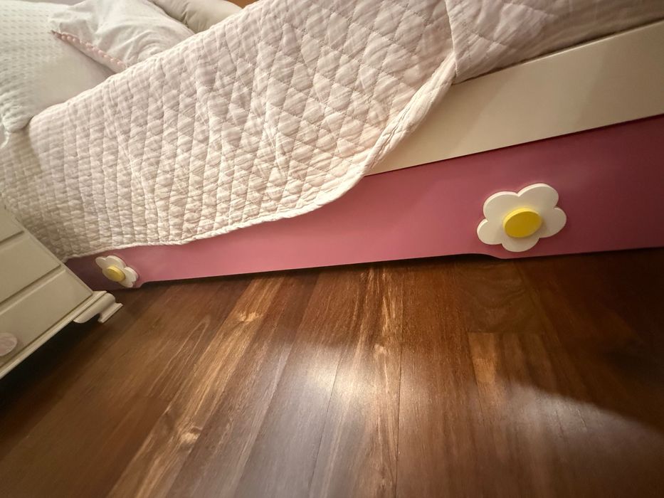 Mobília de quarto com cama de gavetão + secretária + colchão