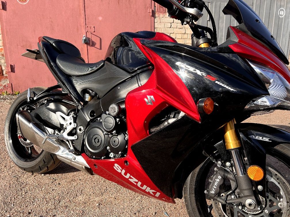 Suzuki gsxs 1000 f 2015