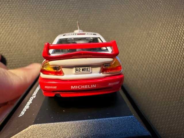 Miniatura Mitsubishi Lancer Evolution - 1/72