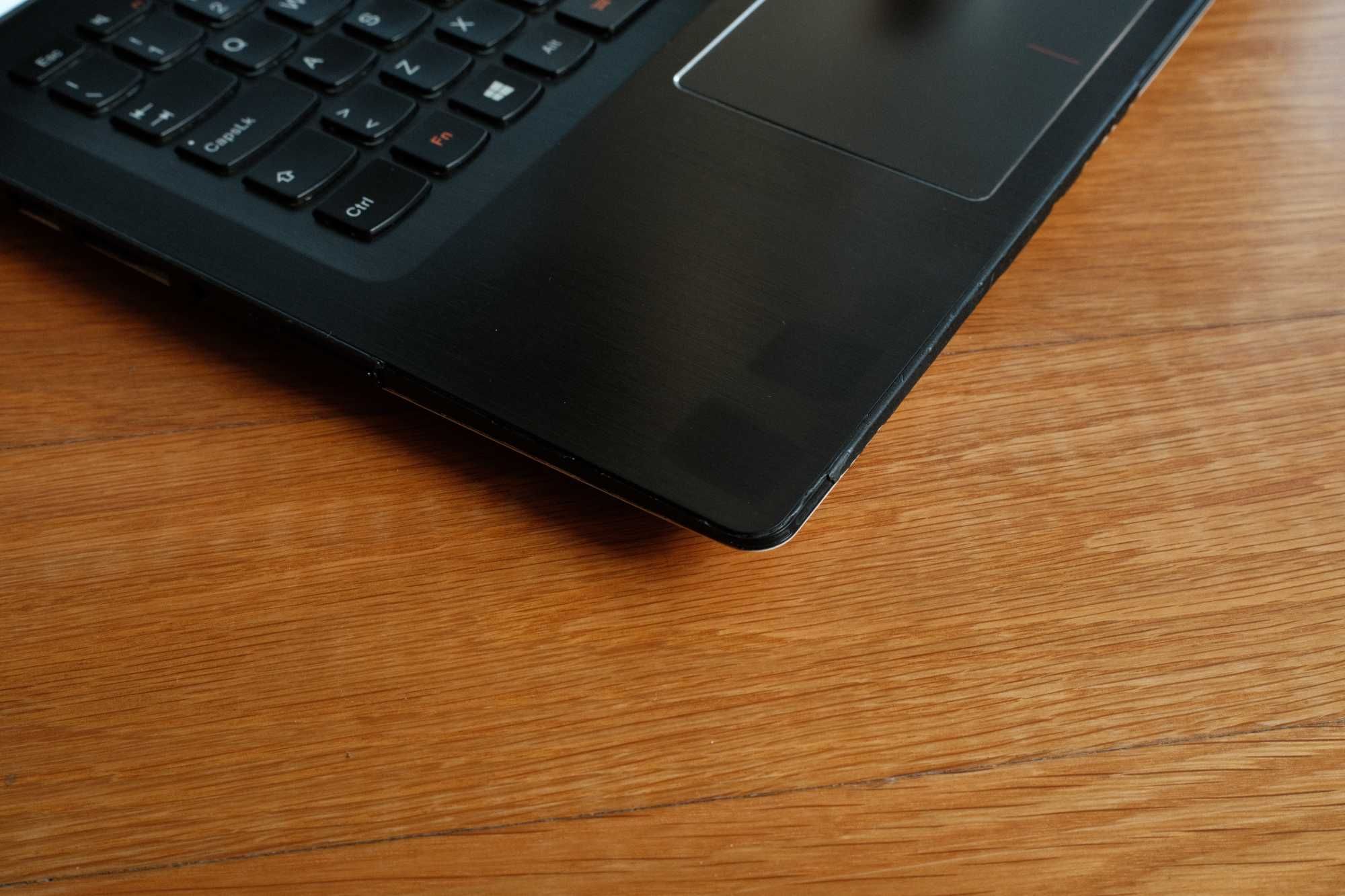 Lenovo Yoga 500 | 2-em-1 Tátil | Funcional | Ideal para uso básico