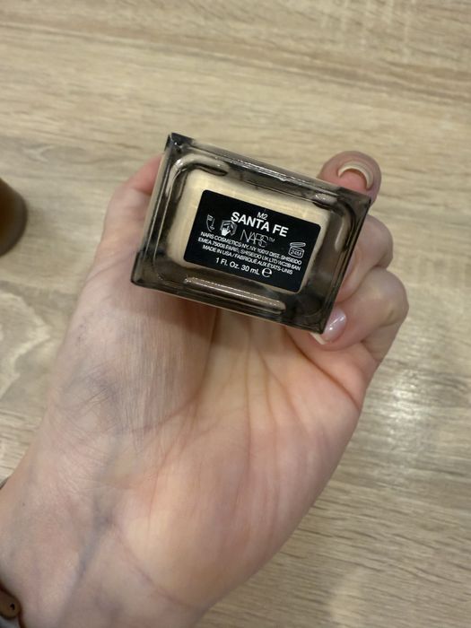 Тональний від Nars та Shiseido