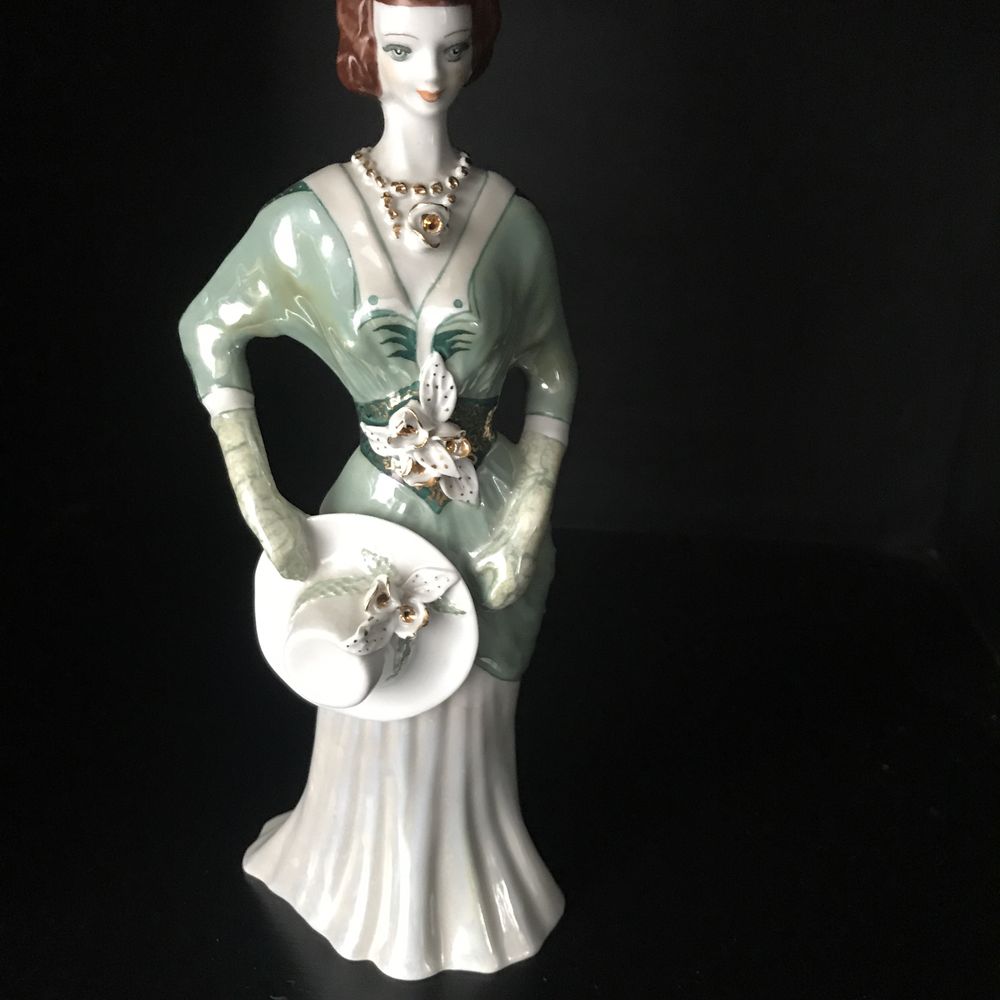 Figurka dama z kapeluszem Stipo Dorohoi Porcelana Rumunia
