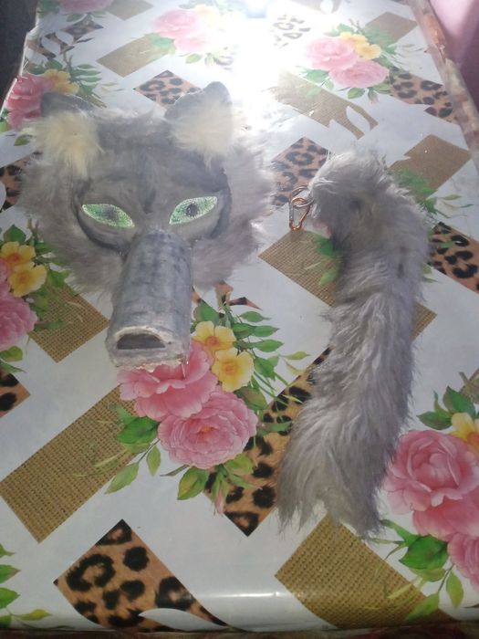 Маска із хвостом  ручної роботи Вовк.