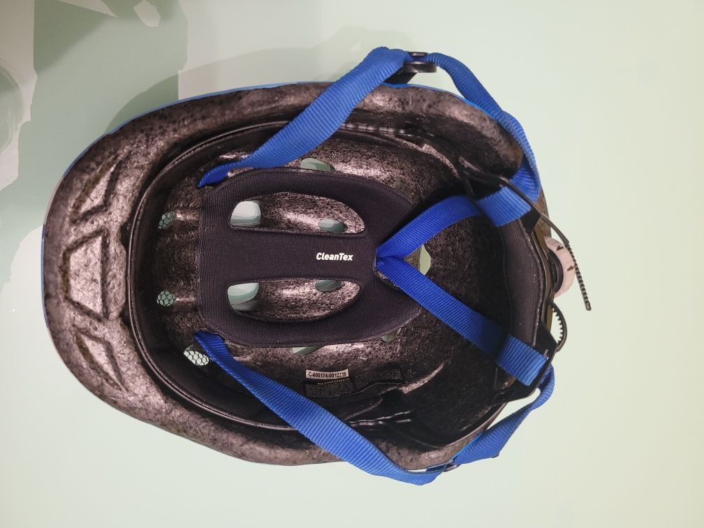 Kask rowerowy z lampką dziecięcy