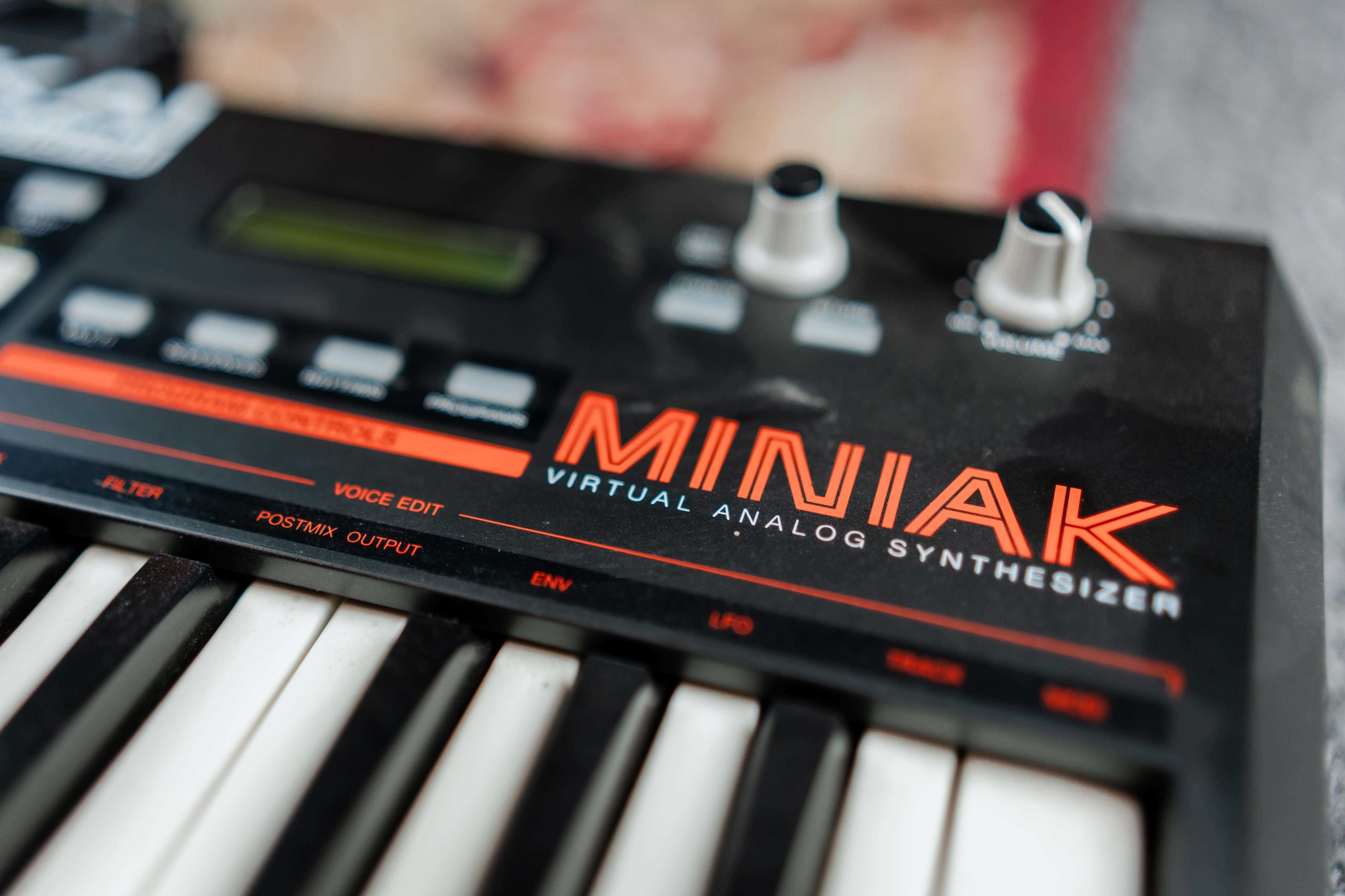 Akai MINIAK, syntezator