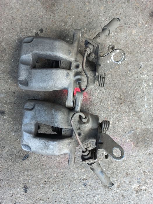 Zacisk tył tylny lewy prawy hamulcowy skoda superb 2