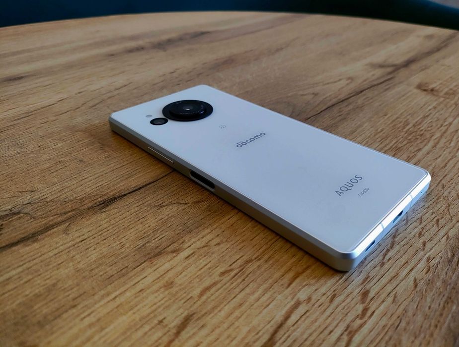 Протиударний смартфон Sharp AQUOS R8 (2sim,4570ma,6.4" 240гц,IP68,NFC)
