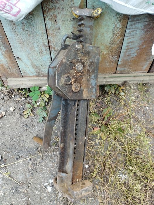 Вагонний домкрат