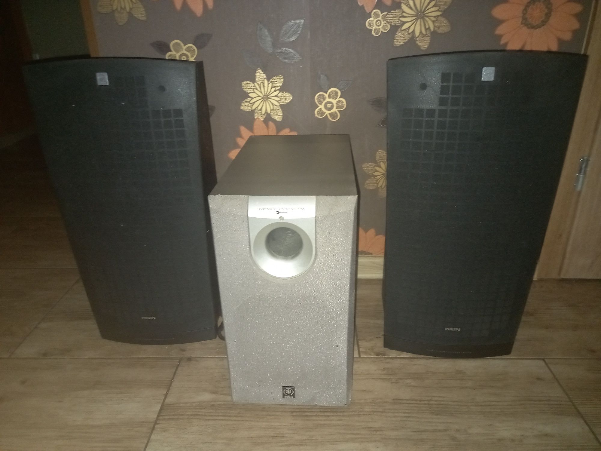 Zestaw głosników (4 glosniki duze , 1mały , subwoofer)