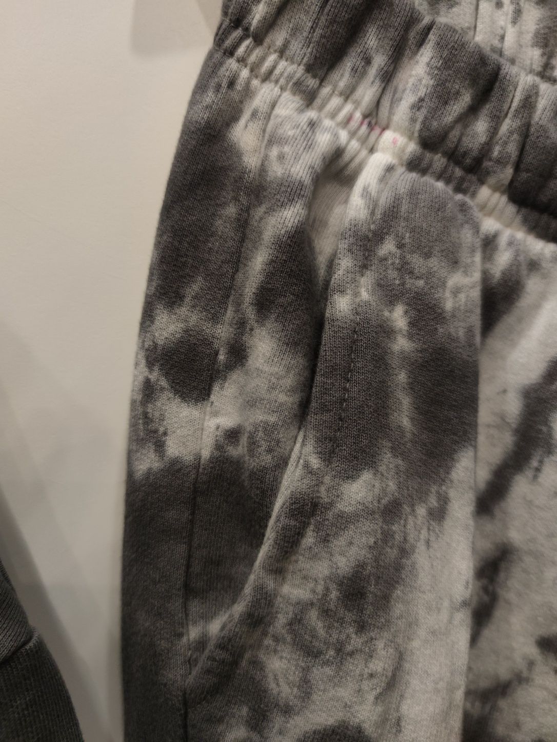 Bluza i spodnie Reserved z efektem tie-dye. Nowe, a TANIEJ
