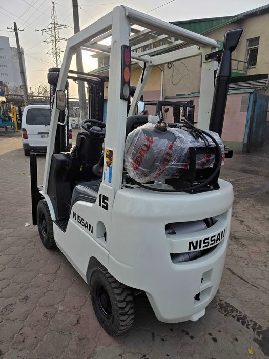 Навантажувач вилковий NISSAN P1F1A15D