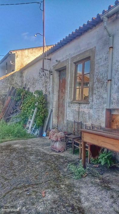 Moradia antiga para recuperação no Douro  Central