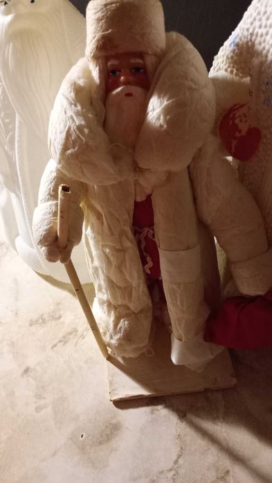 Дед Мороз советский,ватный и 2 пластмассовых.