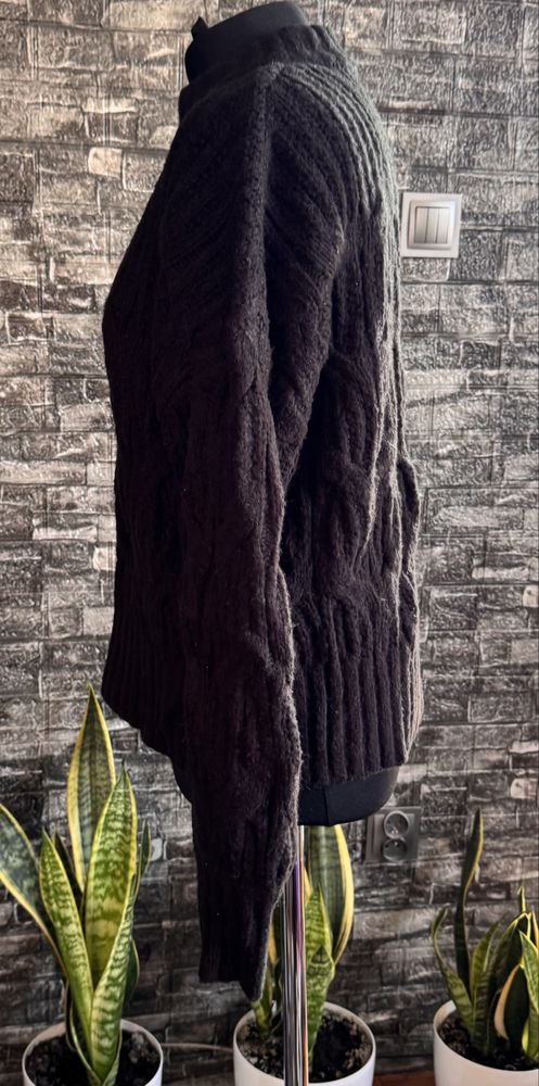 Nowy gruby czarny sweter 10 brak metki