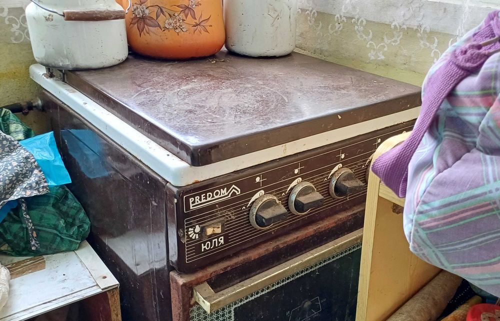 Терміново продам цегляний дачний будинок з гаражем і садом