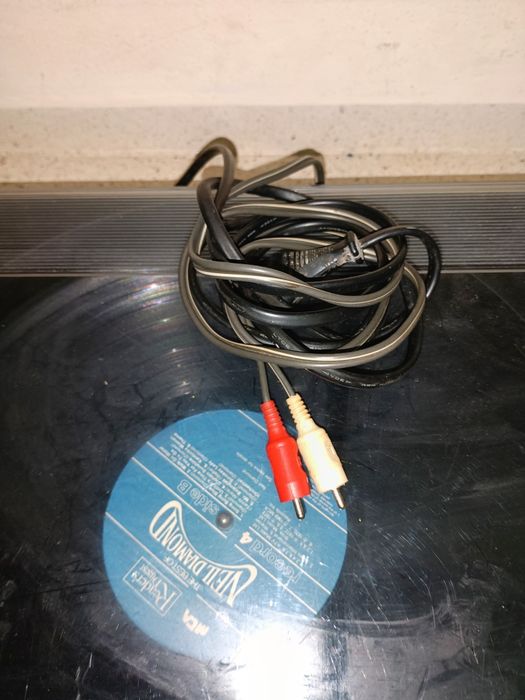 Gira discos / toca discos marca GRUNDIG a funcionar perfeitamente e ex