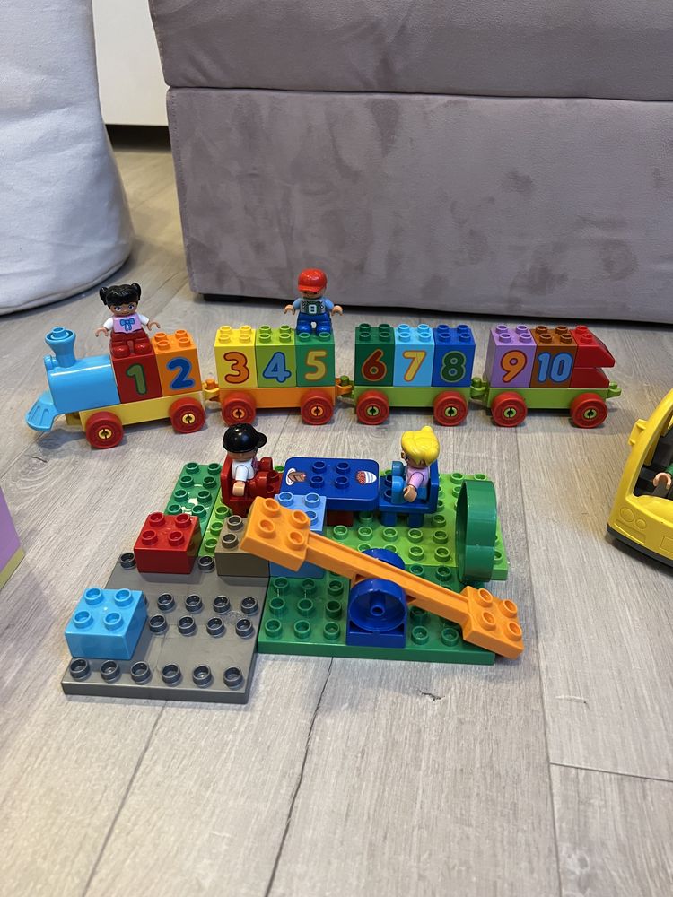 Duży zestaw lego duplo pociąg , autobus , domek, plac zabaw