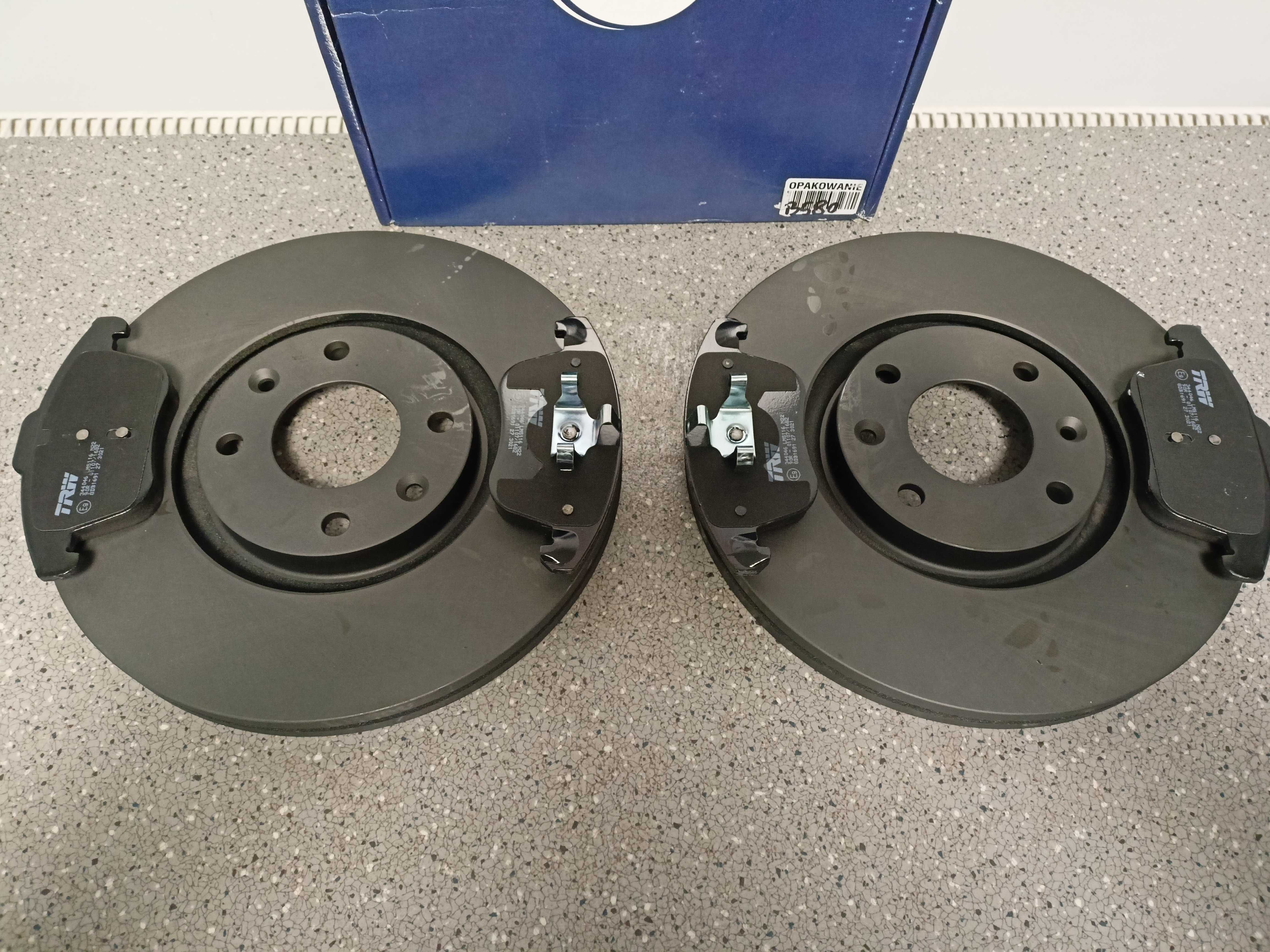 Citroen C4,Peugeot 307,3008 Tarcze ham.przód+klocki kpl.302mm./