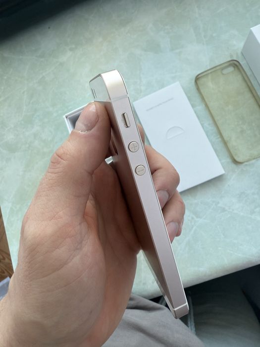 Продам Iphone se