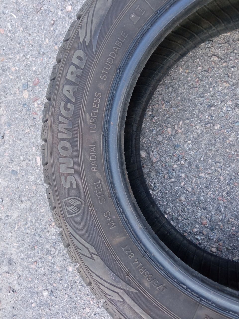 Зимові шини,гума зима
175/65R14
Майже нова, проїздила лише один