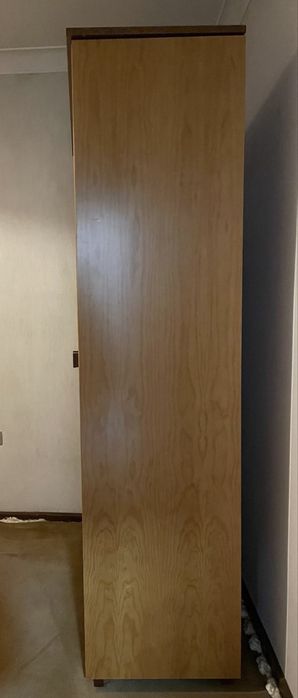 Guarda roupa em madeira