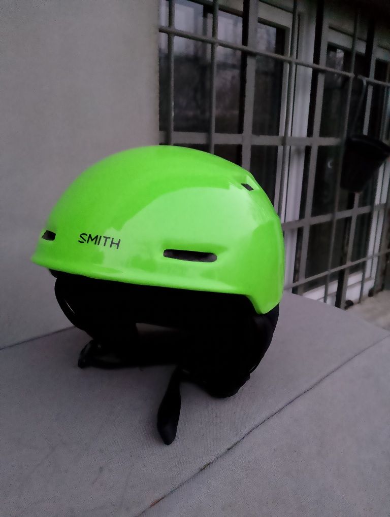 Kask oraz gogle chłopięce, wiek około 9-12 lat