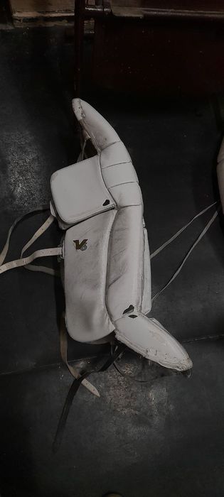 Хоккейные вратарские щитки VAUGHN 1000 v6
К продаже