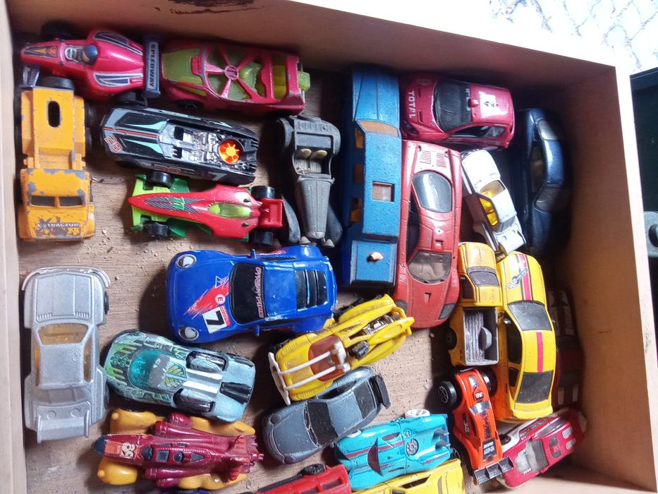 25 carrinhos coleção. Maserati, Jaguar Limousine.