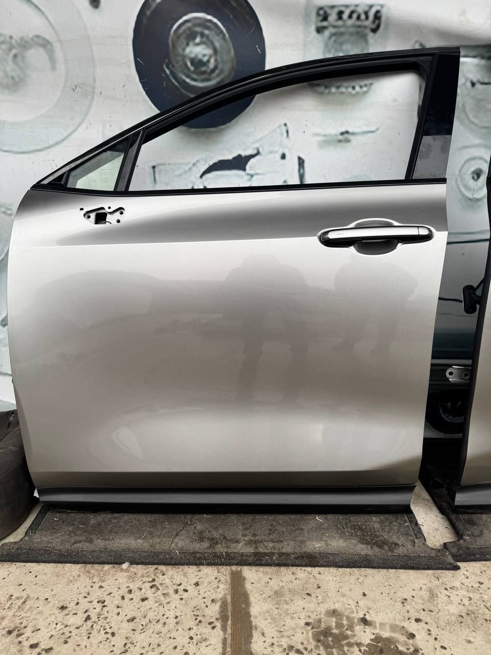 Lexus NX2 двері 22-25 року колір фарби 1J7