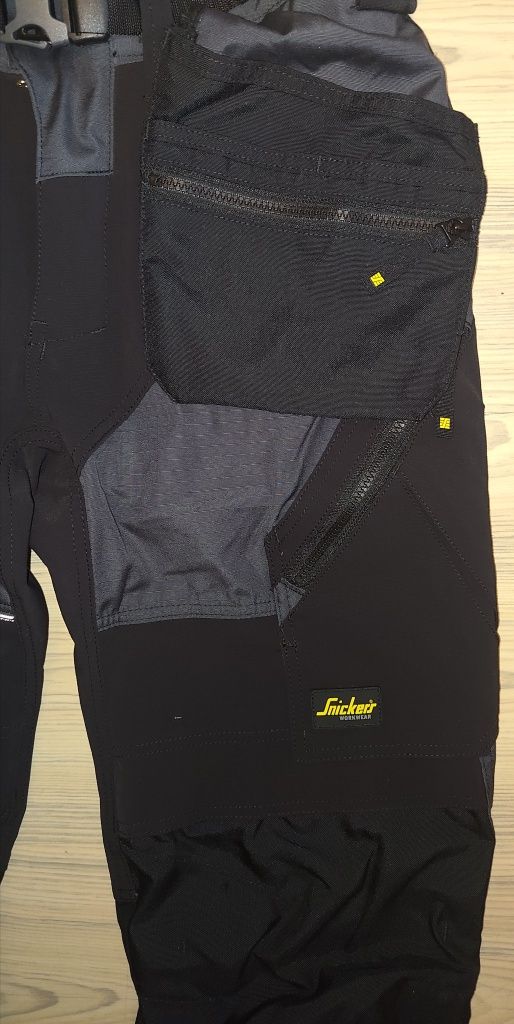 Sale! 6905 Snickers FlexiWork 52 piratki szorty z kieszeniami na nakol