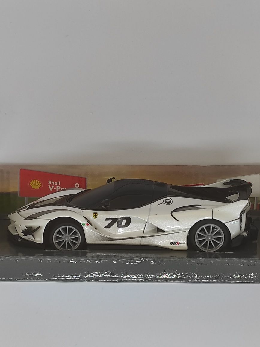 Samochód Ferrari FXX-K EVO  Burago - kolekcja Shell
