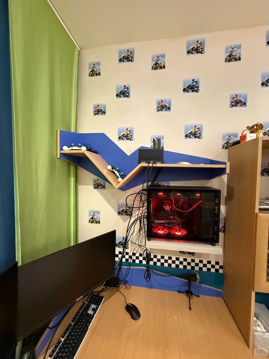 Комплект мебелів для кімнати підлітка