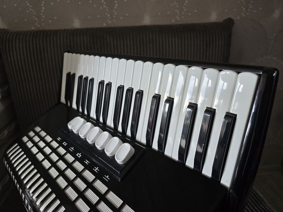 Akordeon hohner 96 bas