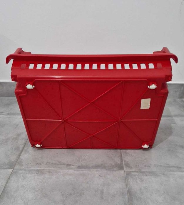 Cestos em plástico - vermelhos e azul - 46cm*35cm*18cm